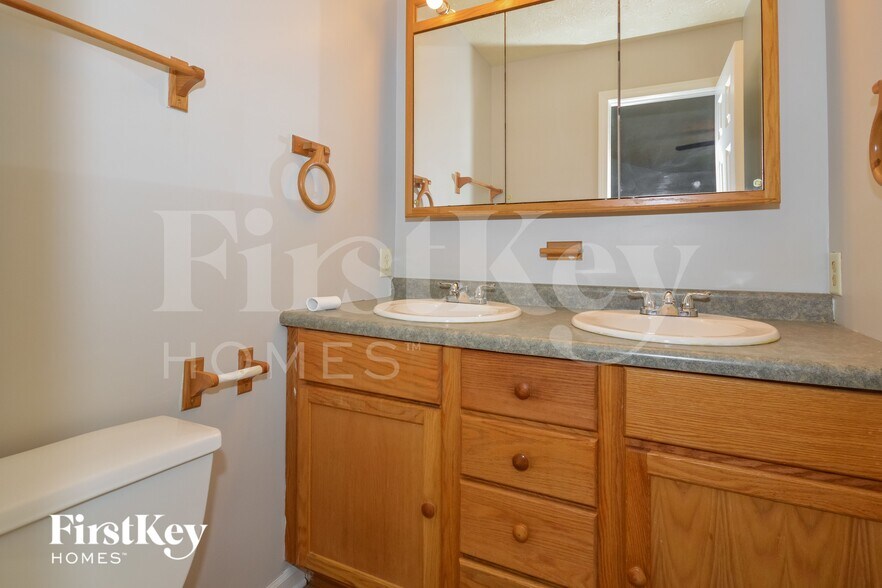 Building Photo - 4030 Harmony Dr