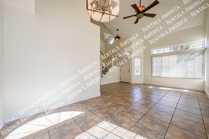 Building Photo - 1140 N Cambridge St