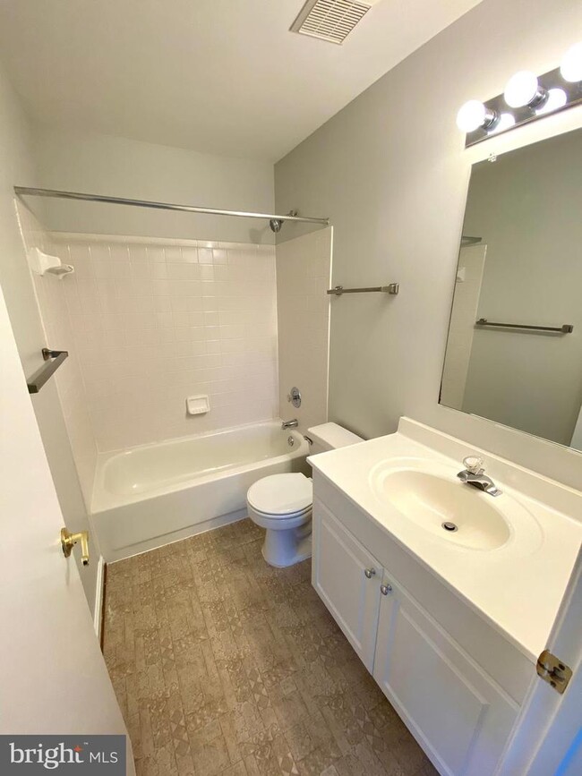 Building Photo - 13205 Cloppers Mill Dr