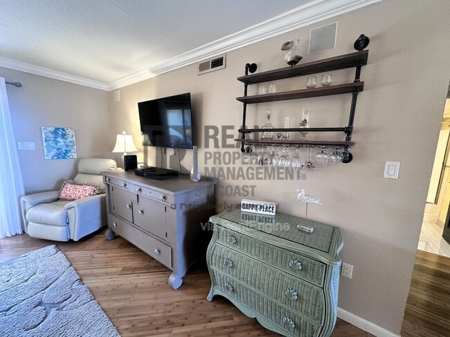 Building Photo - 2121 Collier Ave