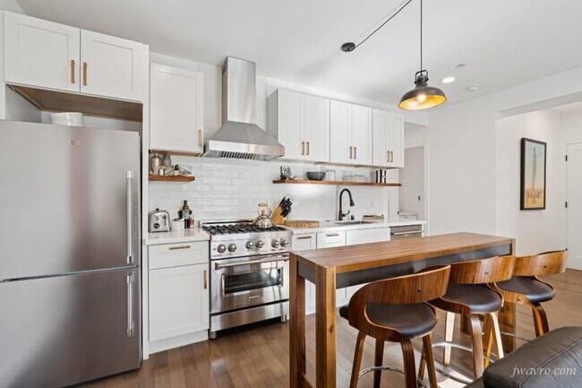 Building Photo - 919 Vallejo St