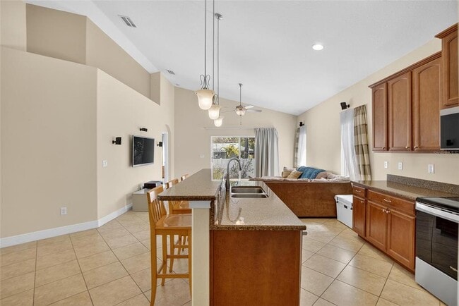 Building Photo - 6510 S Himes Ave