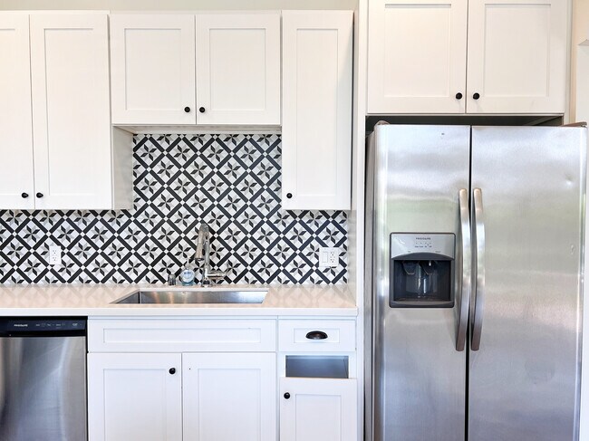 Building Photo - 1301 W 22nd St