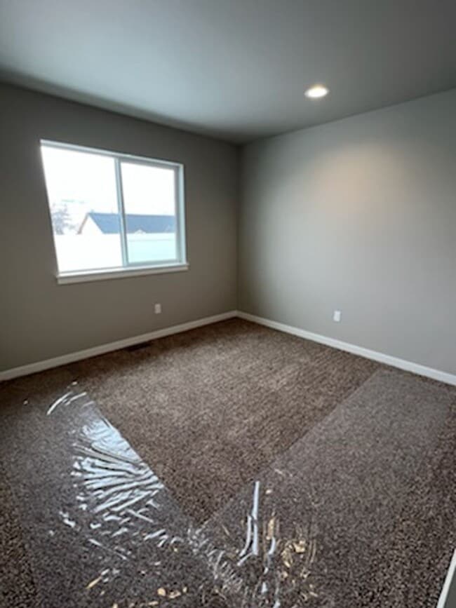 Building Photo - 1090 S New Oak Ln