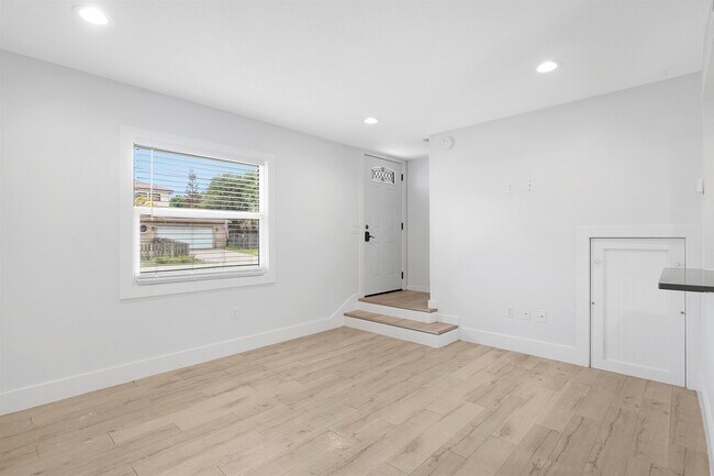 Building Photo - 112 E St