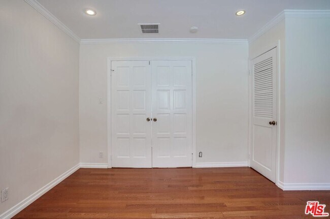 Building Photo - 7230 W 90th St