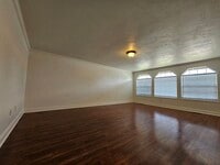 Building Photo - 1823 Valley View Dr