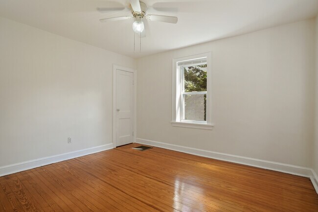 Building Photo - 221 Hunyadi Ave