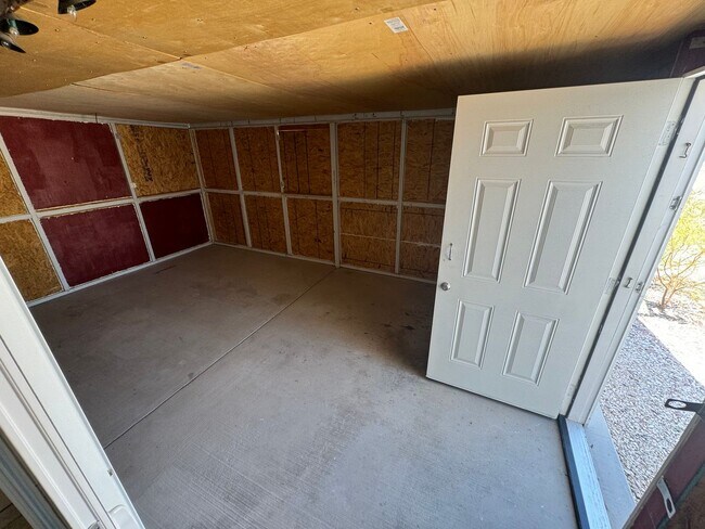 Building Photo - Charming 3-bedroom home located in the picturesque town of Pahrump!