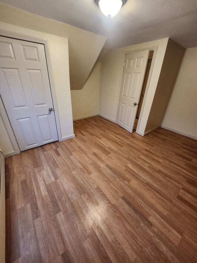 Building Photo - Single Family 4 Bd 2 Bath With Office and ...