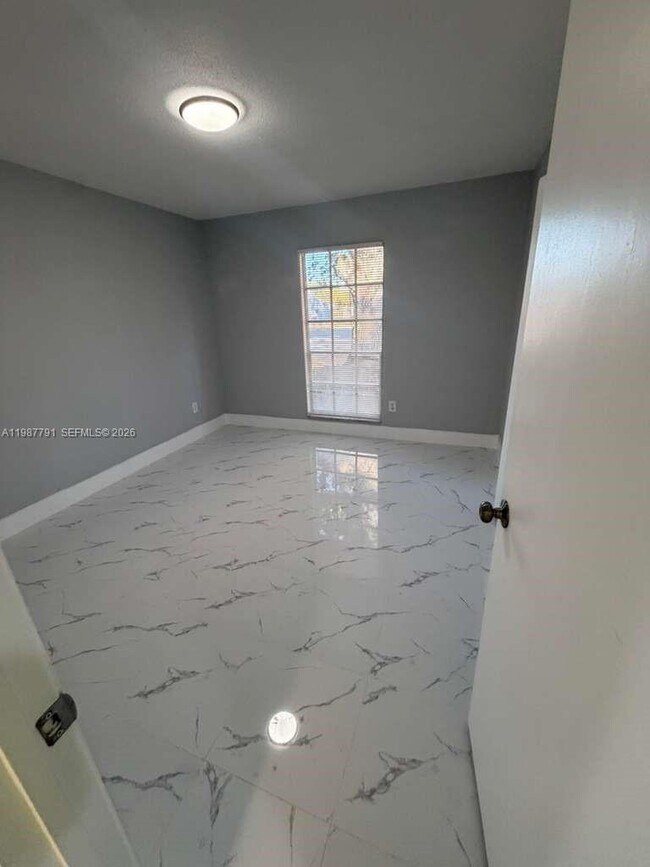 Building Photo - 4030 School Cir