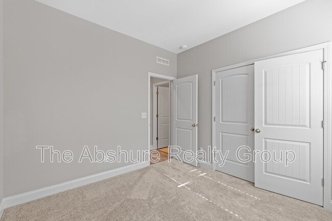 Building Photo - 138 Willow Grove Ln