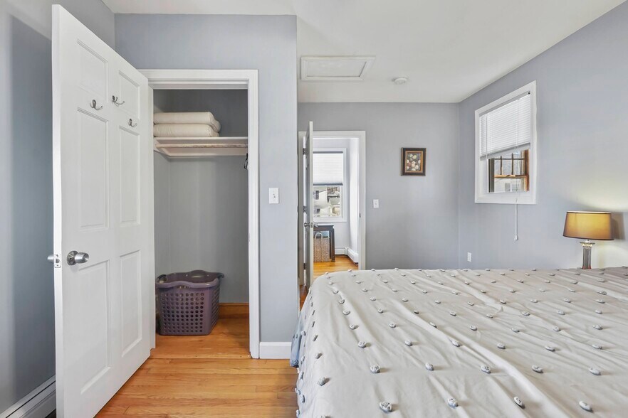 Building Photo - 372 Broadway