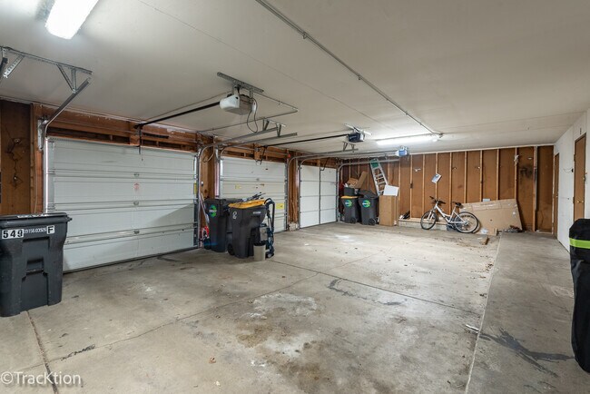 Building Photo - 549 E Shag Bark Ln