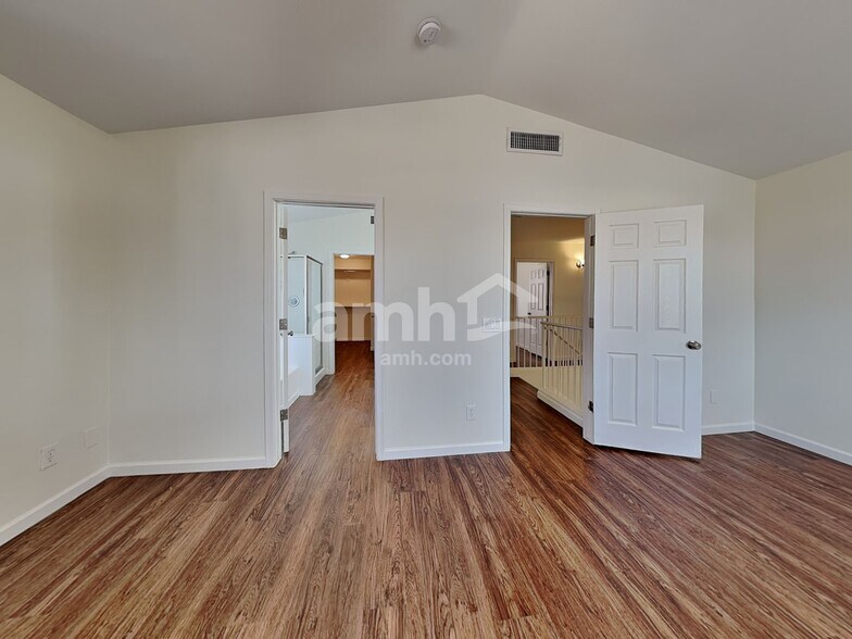 Building Photo - 9824 E Onza Ave