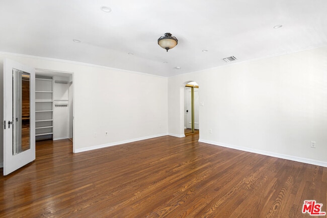 Building Photo - 119 N Orange Dr