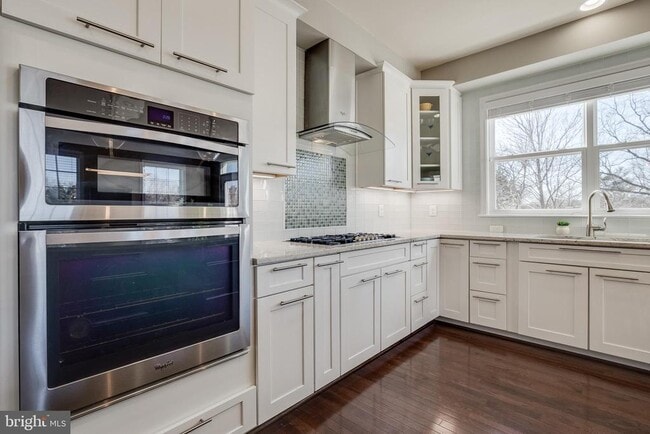 Building Photo - 6301 Ralston Way