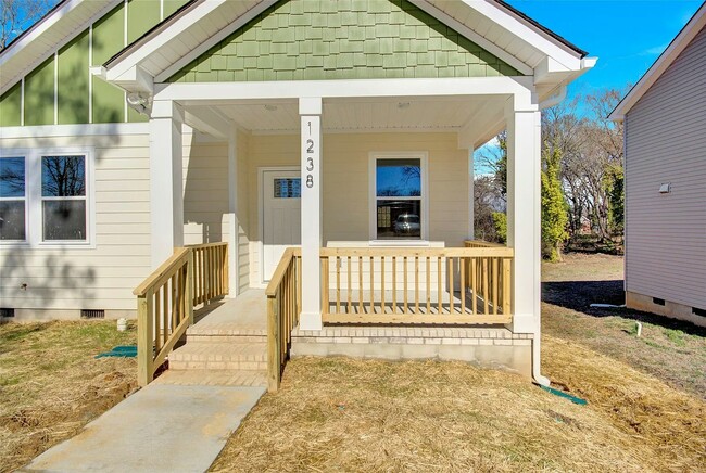 Building Photo - 1238 W Airline Ave