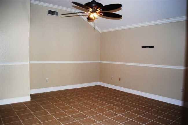 Building Photo - 10204 Comet Dr