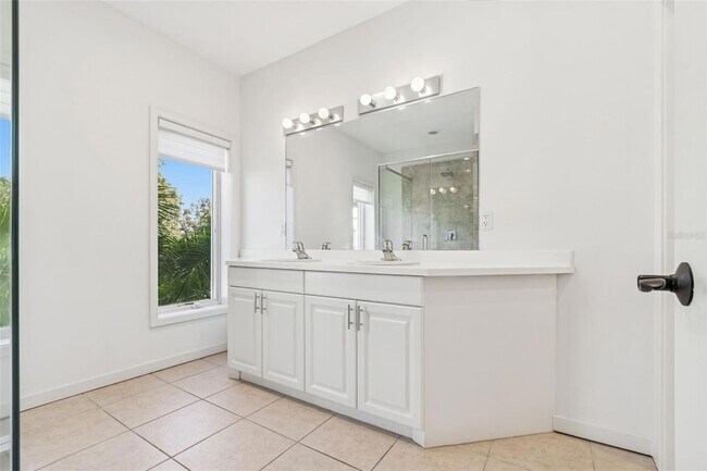 Building Photo - 1685 Laurel St