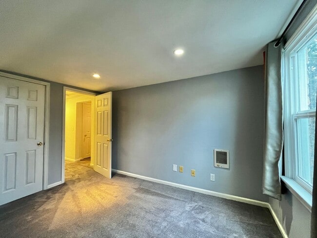 Building Photo - Cozy Bremerton Home on Large Corner Lot