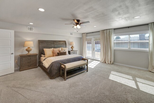 Building Photo - 715 Shell Ave