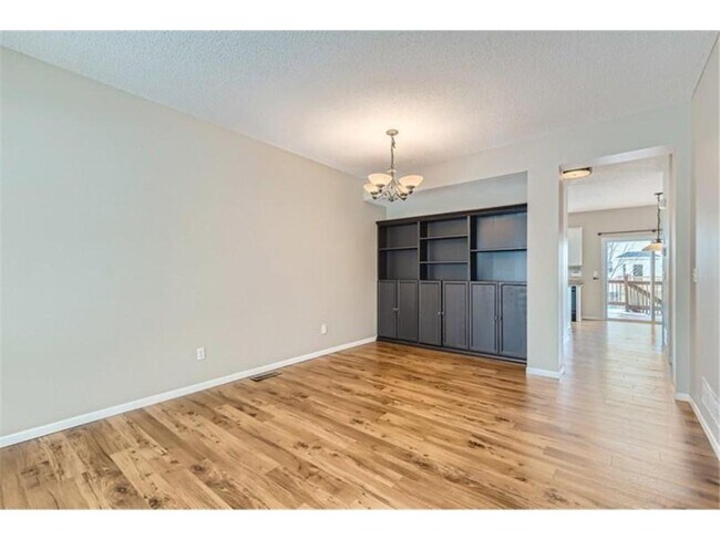 Building Photo - 2340 Kelm St