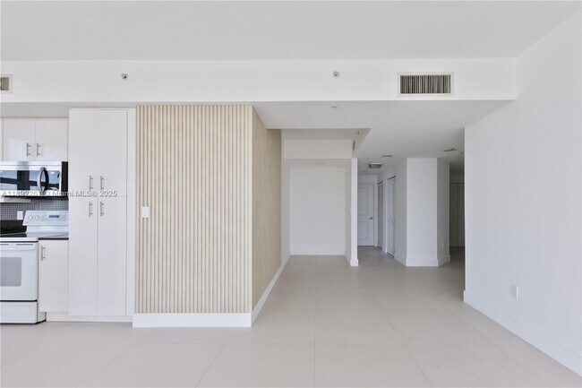 Building Photo - 7900 Harbor Island Dr