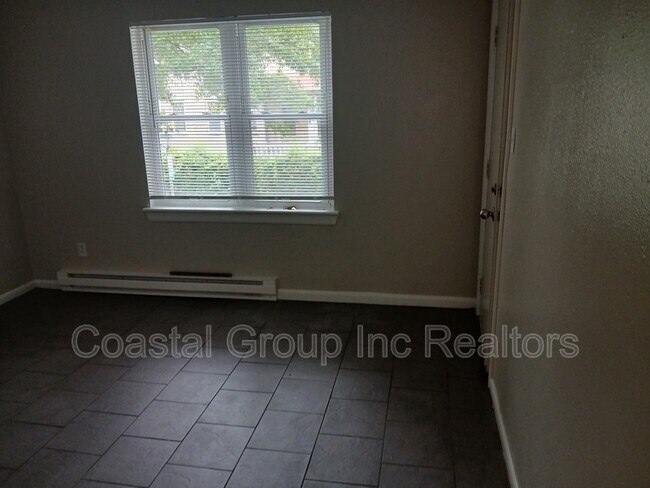Building Photo - 603 Raleigh Ave