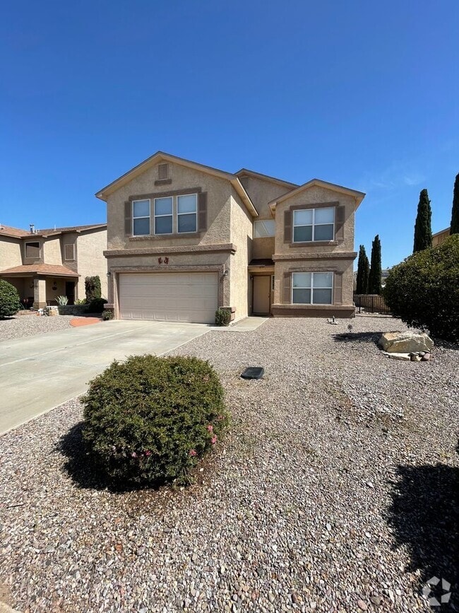 Building Photo - Great 5 Bedroom/2.5 Bathroom off Porter Dr.