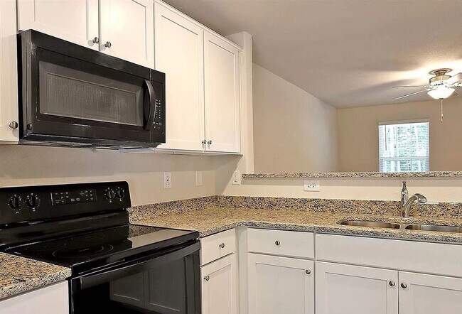 Building Photo - Newer Townhome for Lease – 2 Primary Suites + Open Layout