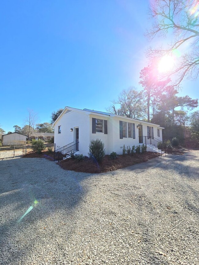 Building Photo - MYRTLE GROVE ROAD - Private Boat Ramp in n...