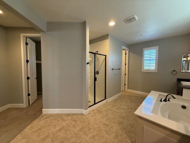 Building Photo - Four Bedroom West Roseville Home