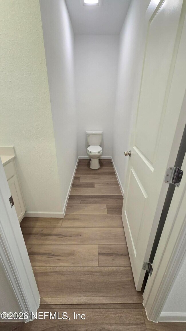 Building Photo - 661 Holly Lks Dr