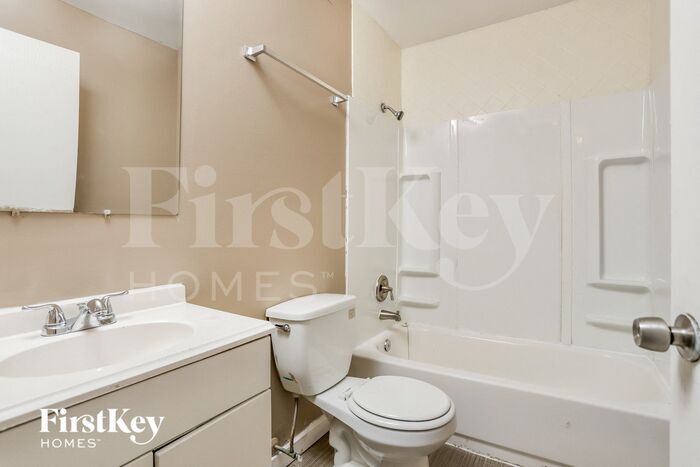 Building Photo - 4231 River Oaks Dr