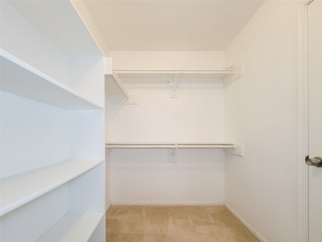 Building Photo - 16807 Sussex Dr
