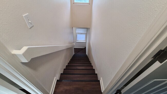 Building Photo - Quartz Ave 3plex/Ariserem-014