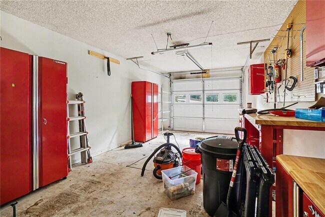 Building Photo - 1006 Creatwood Cir
