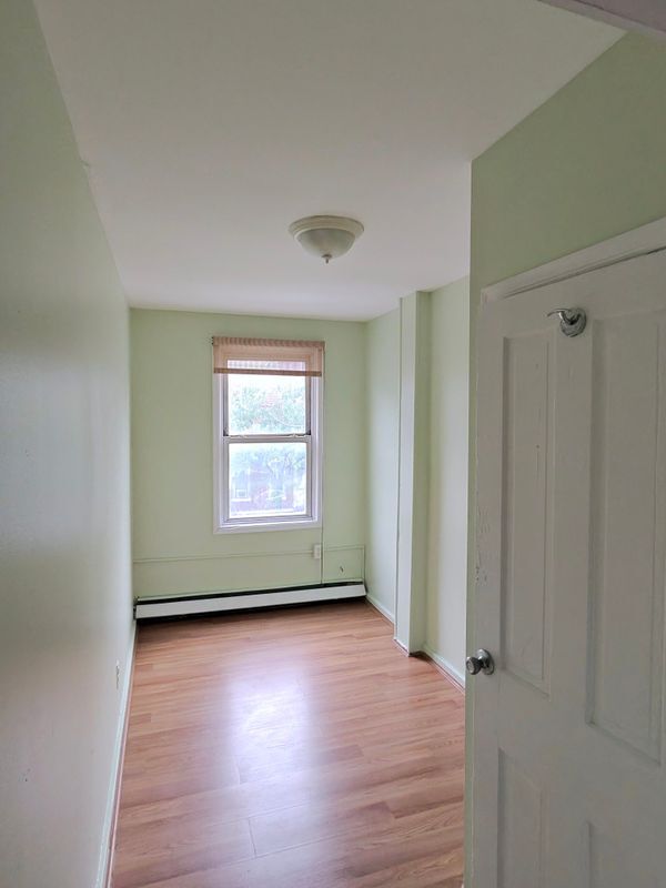 Building Photo - 826 S Clinton Ave
