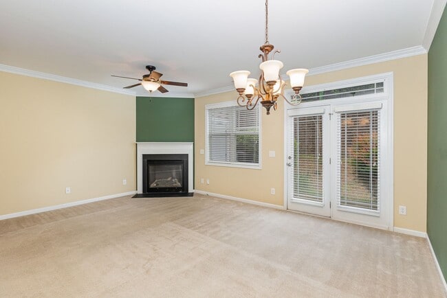 Building Photo - Charming 2-Bedroom Townhome Convenient to ...