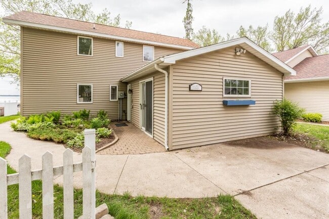Building Photo - 11037 E Village Cir