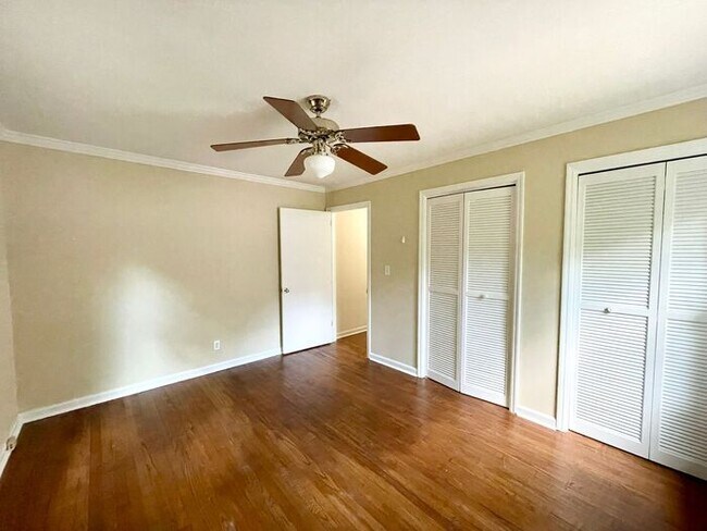 Building Photo - Lexington- Offering Self Guided Tour with RENTLY!