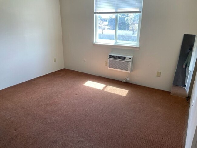 Building Photo - Great South Ogden Condo