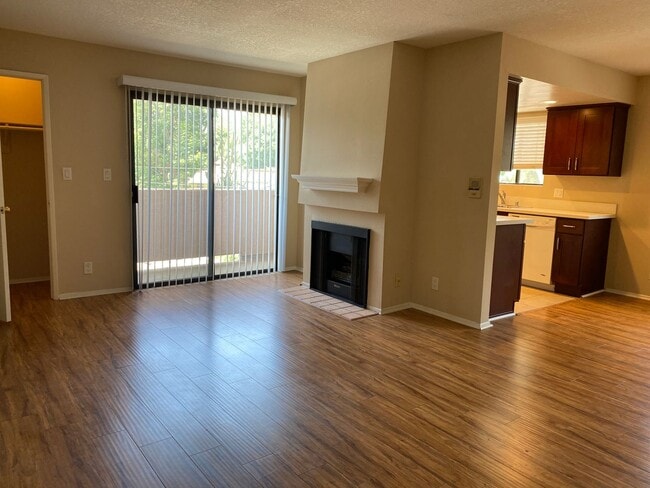Building Photo - 411 W Riverside Dr