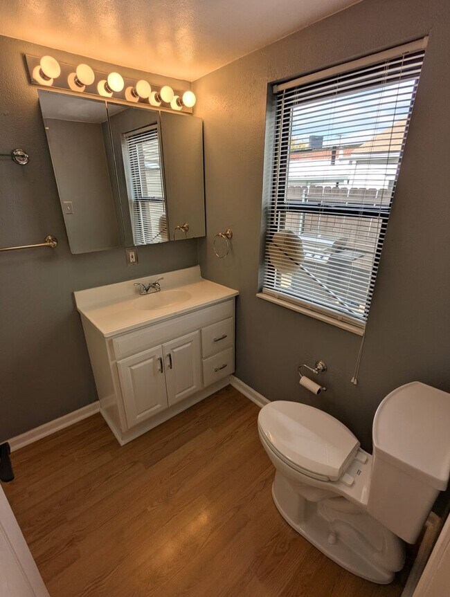 Building Photo - 2 Bedroom 1 Bathroom Single Family Home (S...