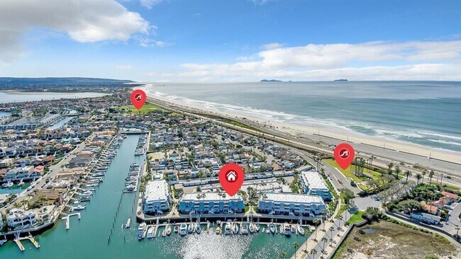 Building Photo - Stunning Condo on the Bay