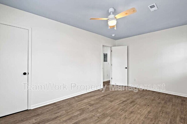 Building Photo - 3111 Azalea Dr