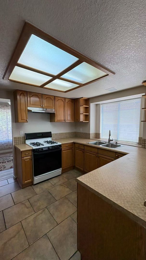 Building Photo - 9828 Dardanelle Ct