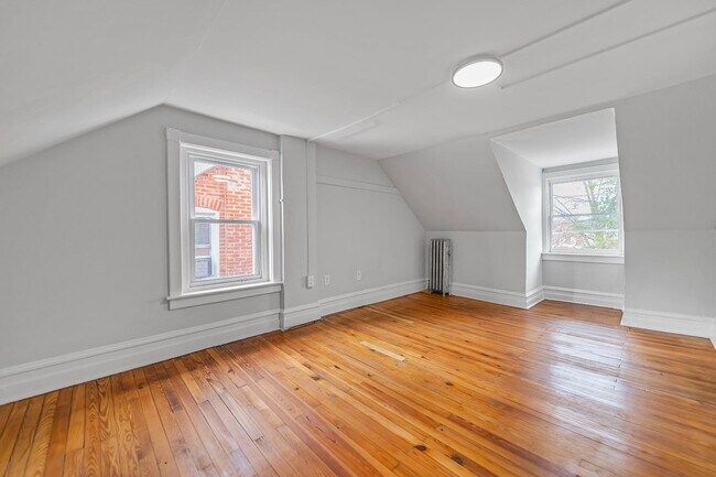 Building Photo - 378 N Evans St