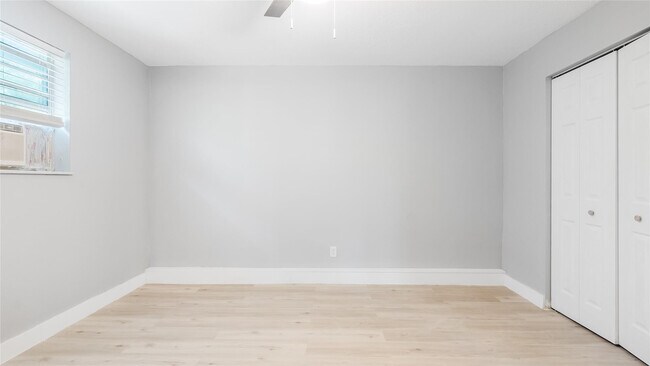 Building Photo - 626 SW 14th Ave